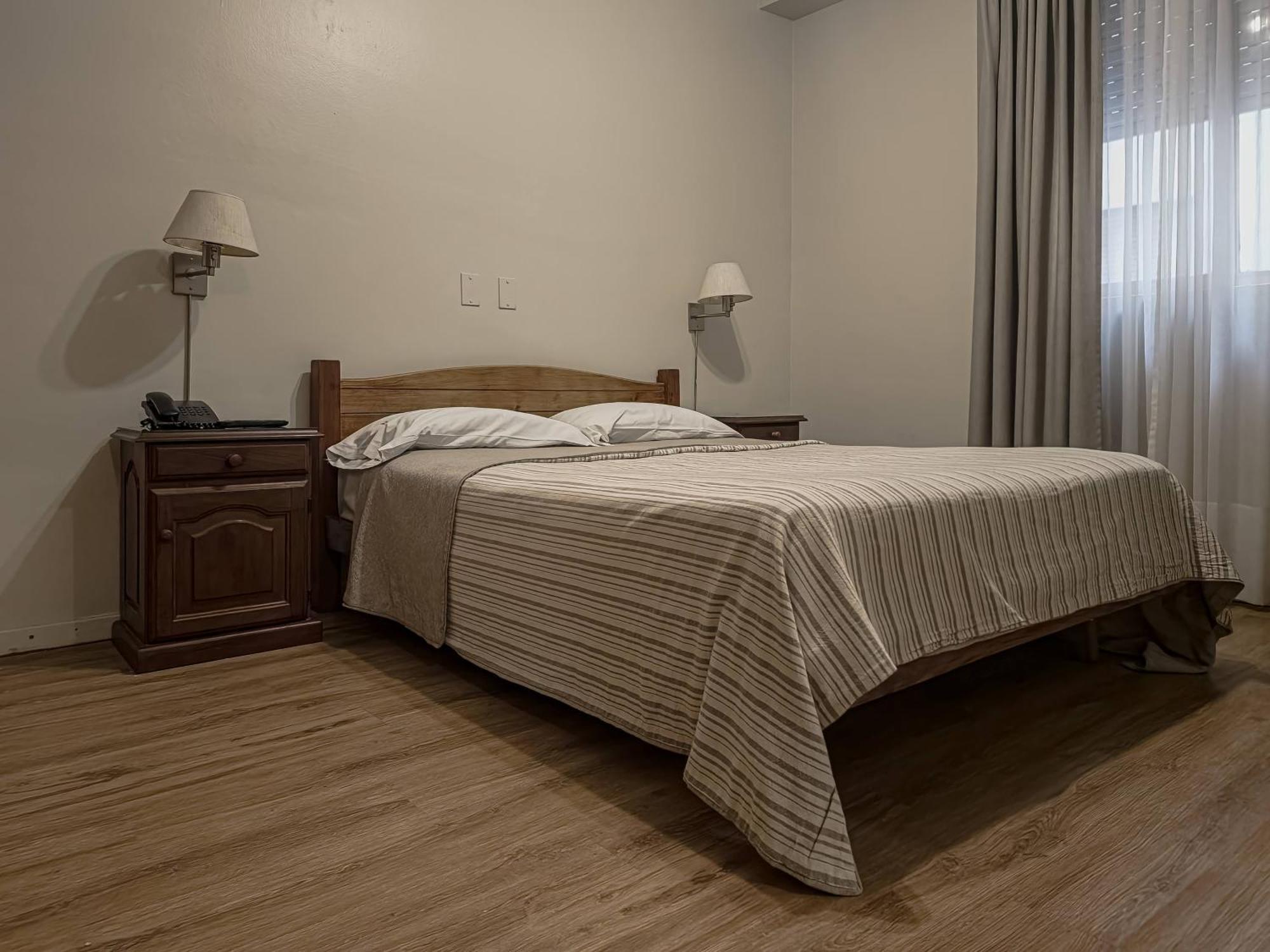 Hotel Marbella บัวโนสไอเรส ภายนอก รูปภาพ