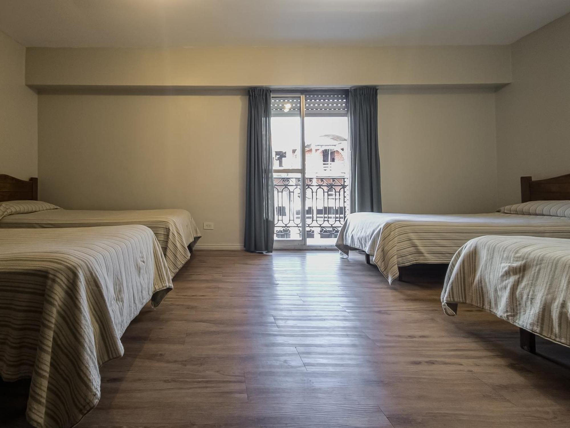 Hotel Marbella บัวโนสไอเรส ภายนอก รูปภาพ