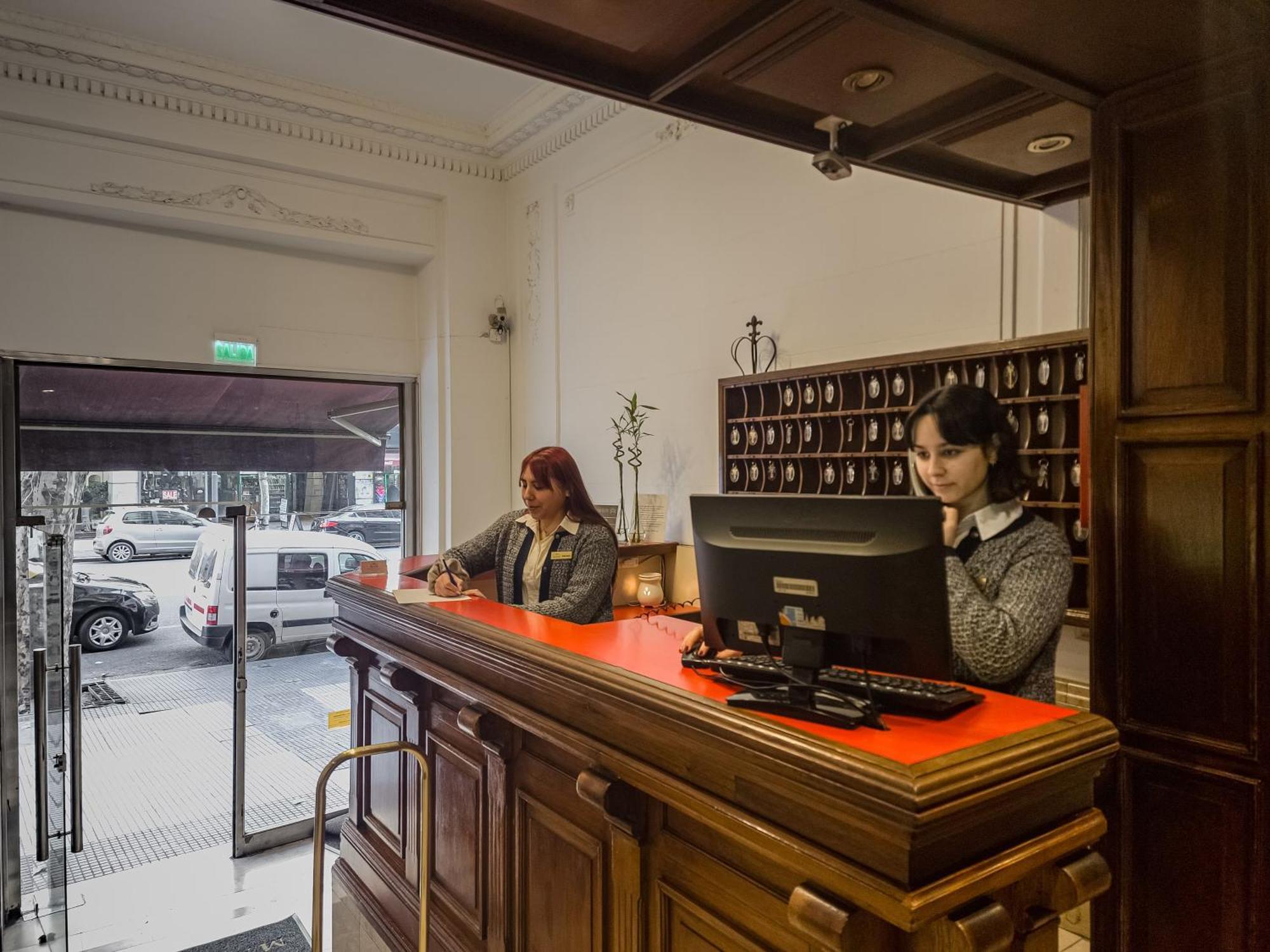 Hotel Marbella บัวโนสไอเรส ภายนอก รูปภาพ